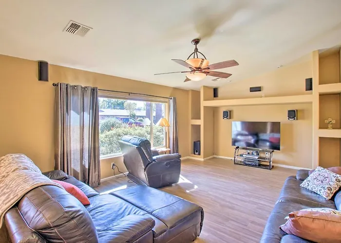 Holiday home Retreat: Pool, Hot Tub & Yard Near Downtown Mesa