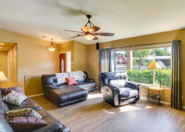 Retreat: Pool, Hot Tub & Yard Near Downtown