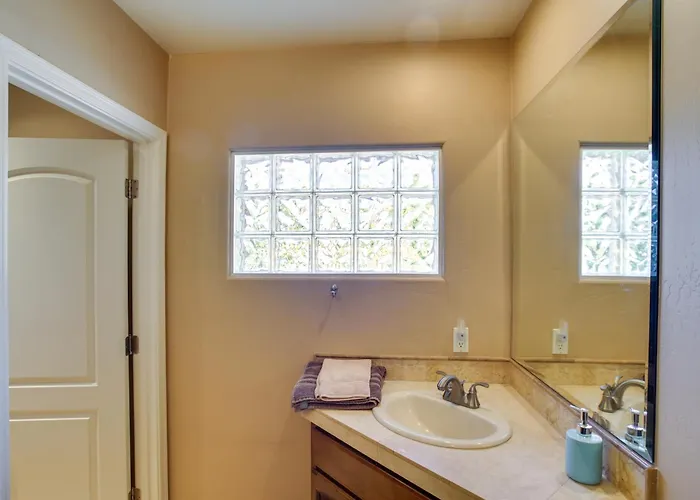 Retreat: Pool, Hot Tub & Yard Near Downtown *