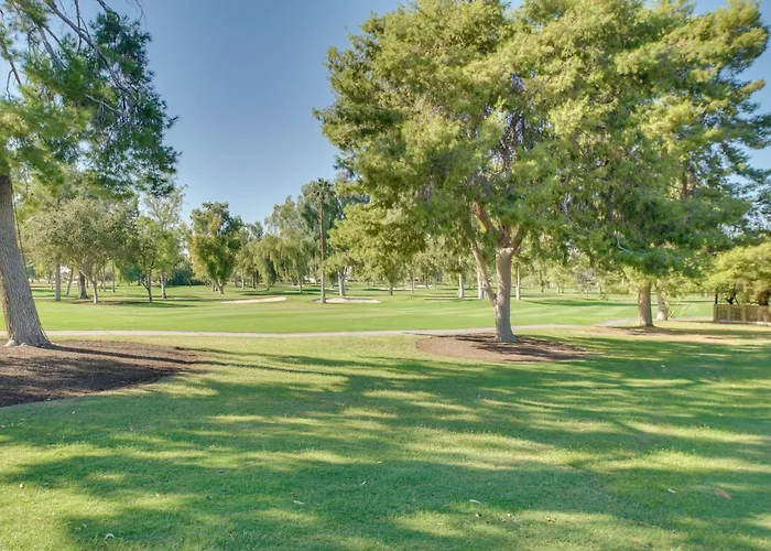 Retreat: Pool, Hot Tub & Yard Near Downtown Mesa