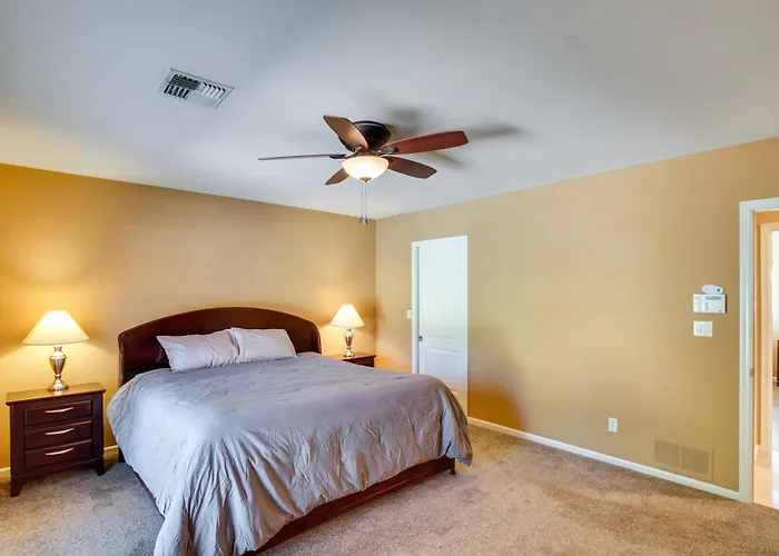 Retreat: Pool, Hot Tub & Yard Near Downtown * Mesa