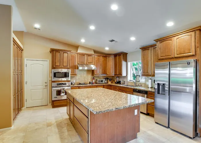 Holiday home Retreat: Pool, Hot Tub & Yard Near Downtown *