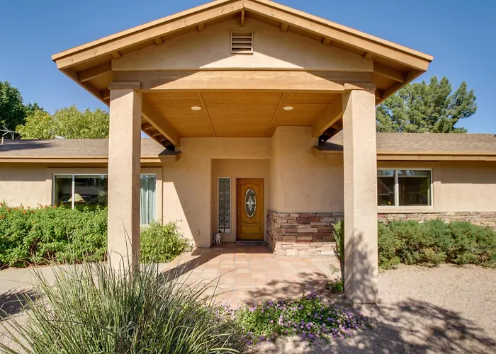Retreat: Pool, Hot Tub & Yard Near Downtown *