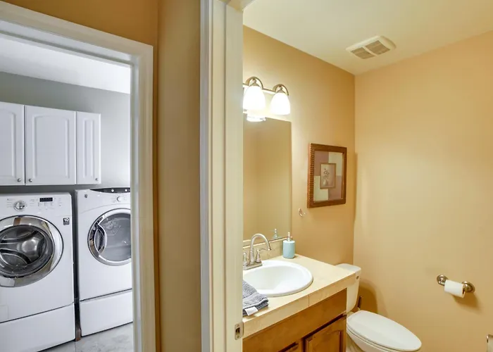Retreat: Pool, Hot Tub & Yard Near Downtown Holiday home Mesa