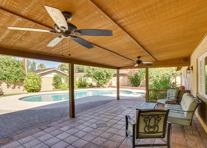 Holiday home Retreat: Pool, Hot Tub & Yard Near Downtown *